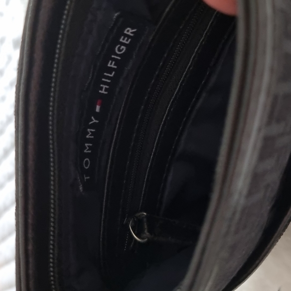 Tommy Hilfiger Vintage Original Monogram Crossbody Bag in Black - Picture 3 of 4